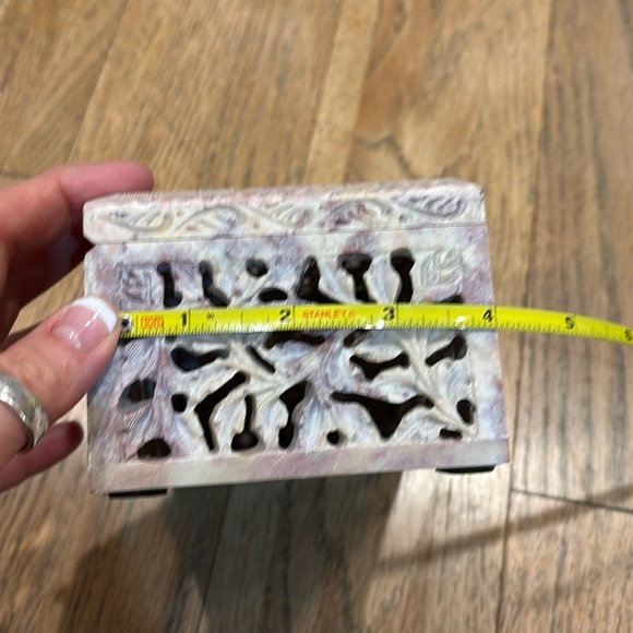 Hand Carved Natural Soap Stone box - Picture 6 of 10